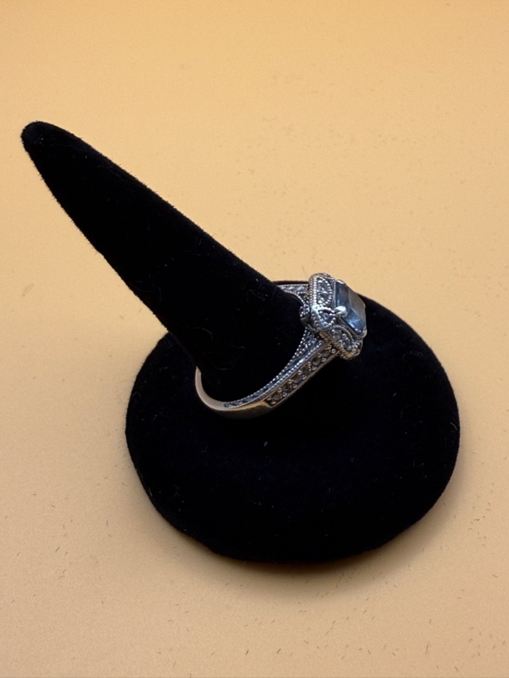 Vintage-Inspired Silver Ring with Aquamarine CZ Stone - Picture 2 of 6